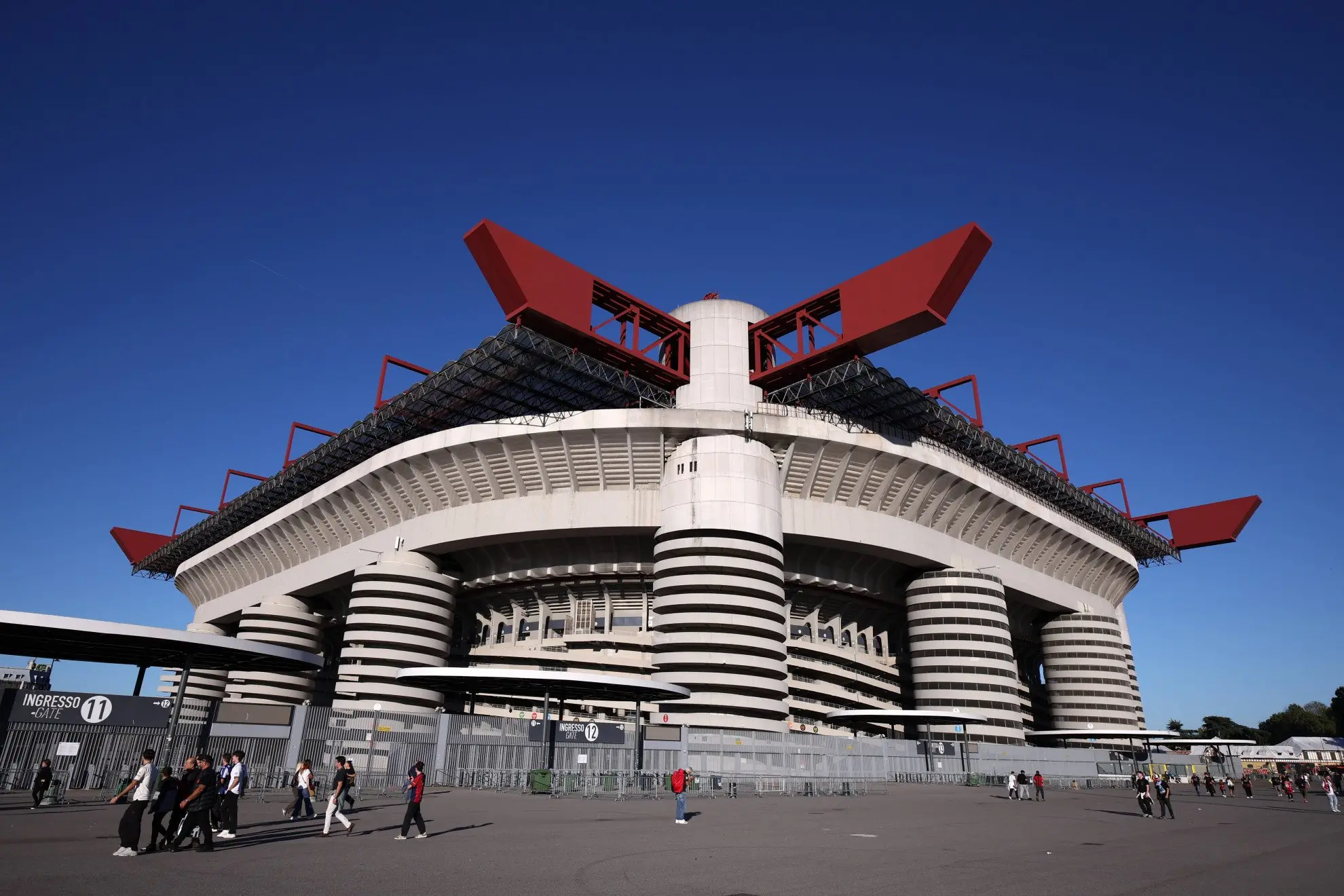 San Siro, il Consiglio comunale approva la vendita dello stadio a Milan e Inter\n