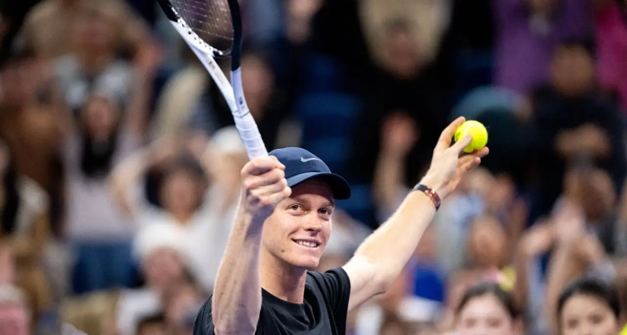 Tennis, sofferenza Sinner ai Cina Open: vince contro De Minaur e conquista la finale\n