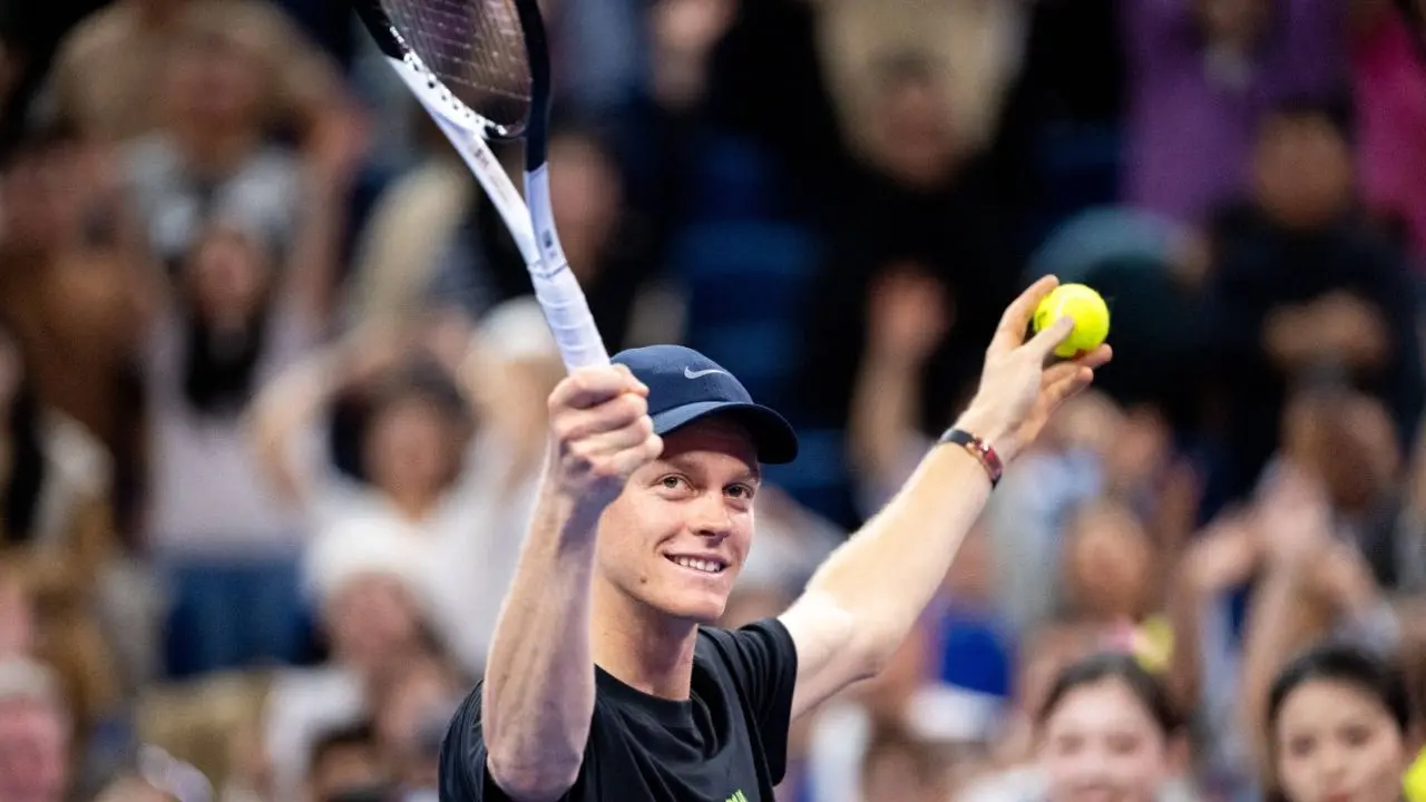 Tennis, sofferenza Sinner ai Cina Open: vince contro De Minaur e conquista la finale\n