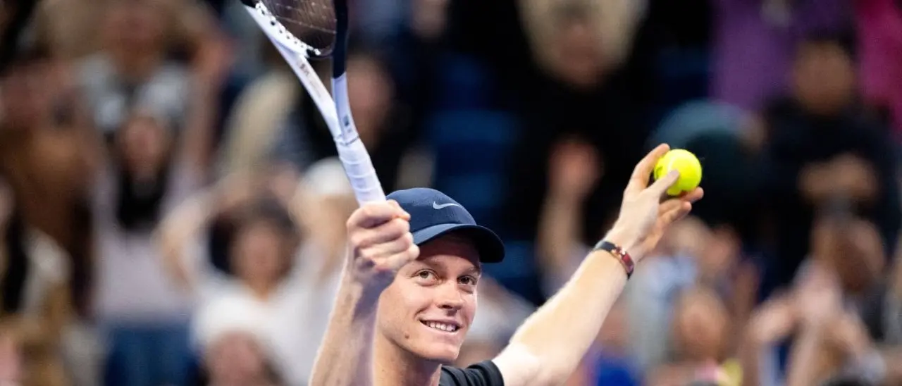 Tennis, sofferenza Sinner ai Cina Open: vince contro De Minaur e conquista la finale\n