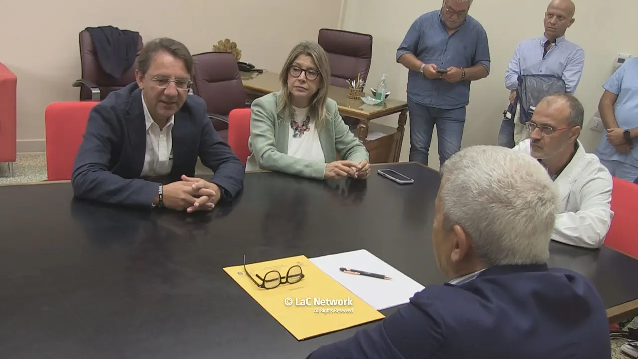 Pasquale Tridico in visita all’Annunziata. «Ok al\u00A0policlinico ma Cosenza non può perdere l’ospedale» | VIDEO\n