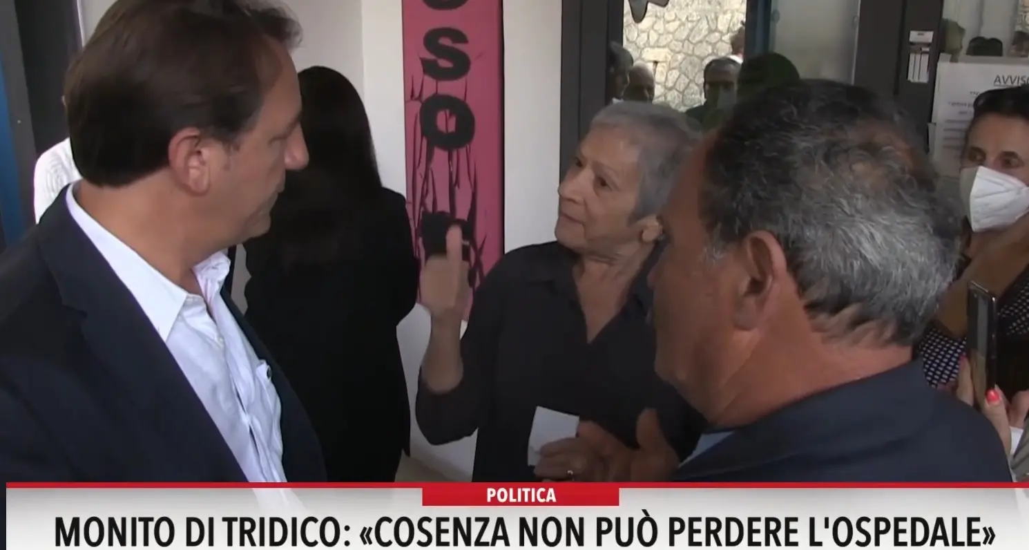 Monito di Tridico: «Cosenza non può perdere l'ospedale»