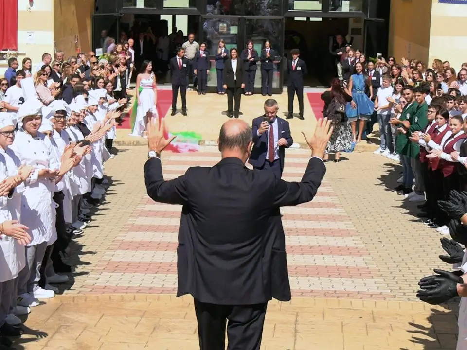 Valditara in visita nelle scuole (anche a Vibo), Tridico: «In campagna elettorale è una vergogna, ci riporta a tempi bui»