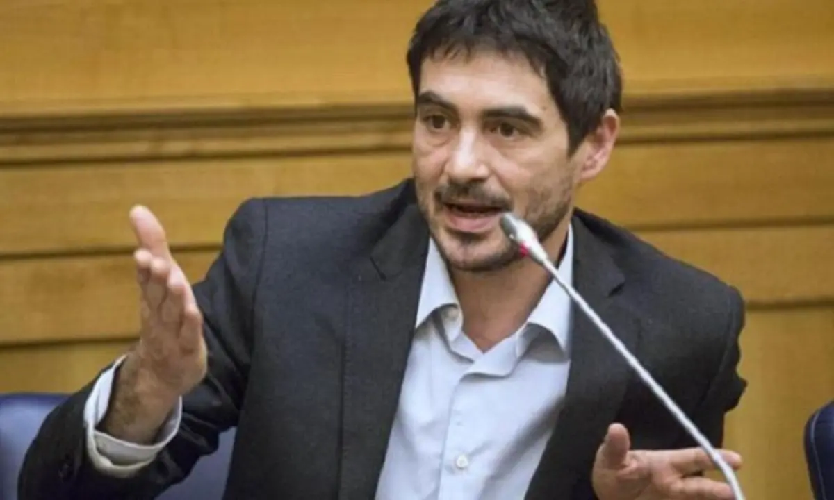 Tutti sullo stesso volo per Lamezia, Fratoianni (Avs): «Unico modo per raggiungere la Calabria»\n