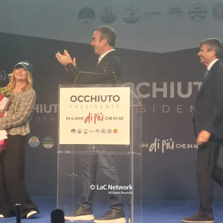 Centrodestra a Lamezia per Occhiuto, Meloni: «Vi vogliono rifilare il reddito di regionalanza,\u00A0vi trattano da perdenti»\n