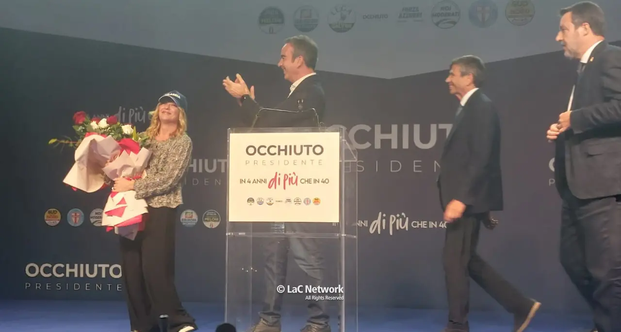 Centrodestra a Lamezia per Occhiuto, Meloni: «Vi vogliono rifilare il reddito di regionalanza, vi trattano da perdenti»