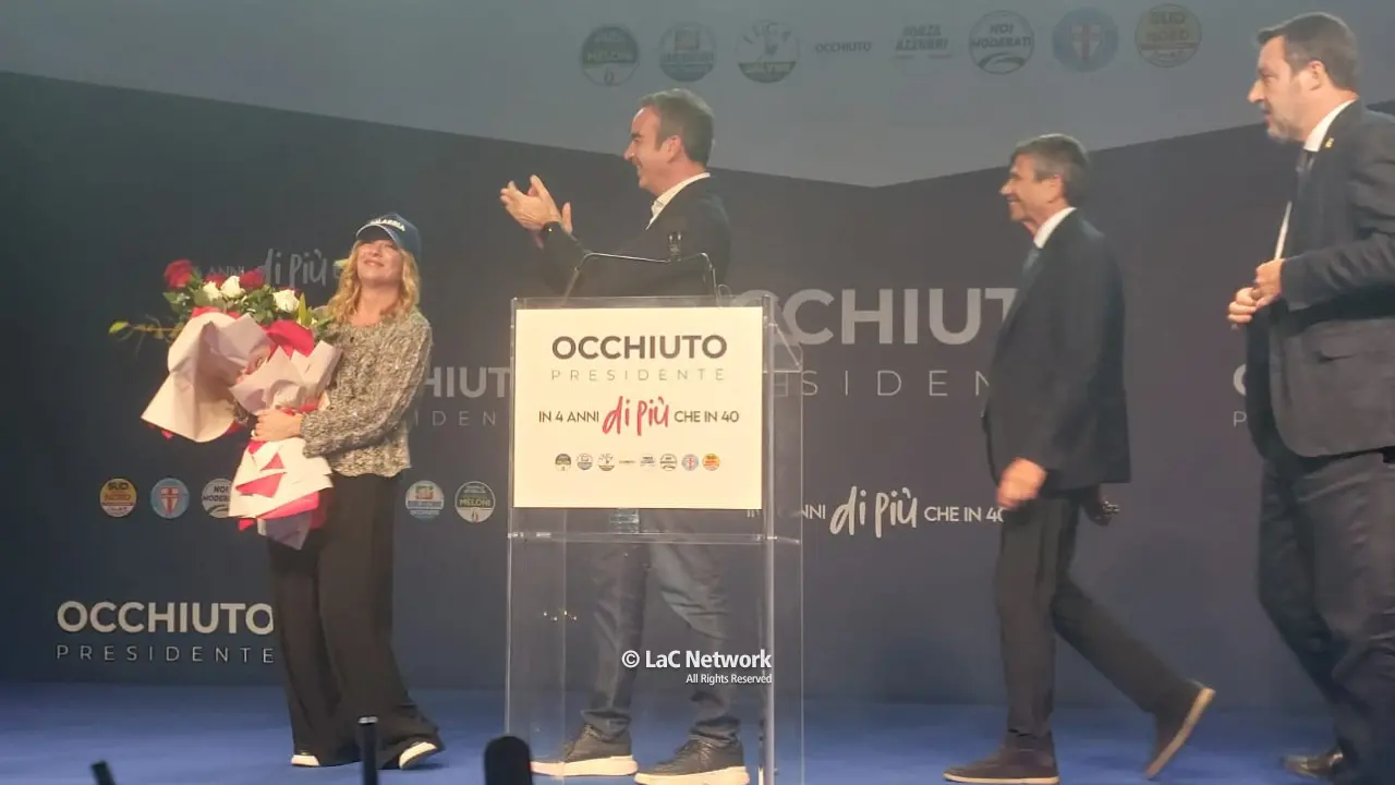 Centrodestra a Lamezia per Occhiuto, Meloni: «Vi vogliono rifilare il reddito di regionalanza,\u00A0vi trattano da perdenti»\n