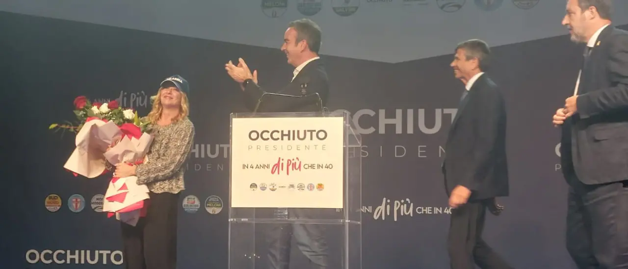 Centrodestra a Lamezia per Occhiuto, Meloni: «Vi vogliono rifilare il reddito di regionalanza,\u00A0vi trattano da perdenti»\n