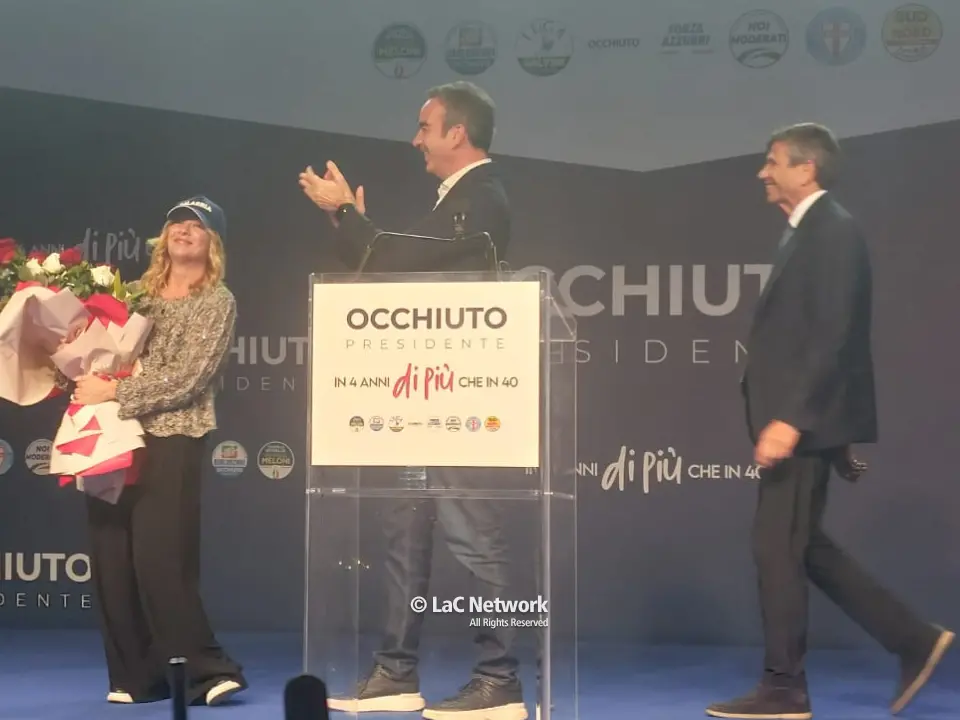 Centrodestra a Lamezia per Occhiuto, Meloni: «Vi vogliono rifilare il reddito di regionalanza, vi trattano da perdenti»