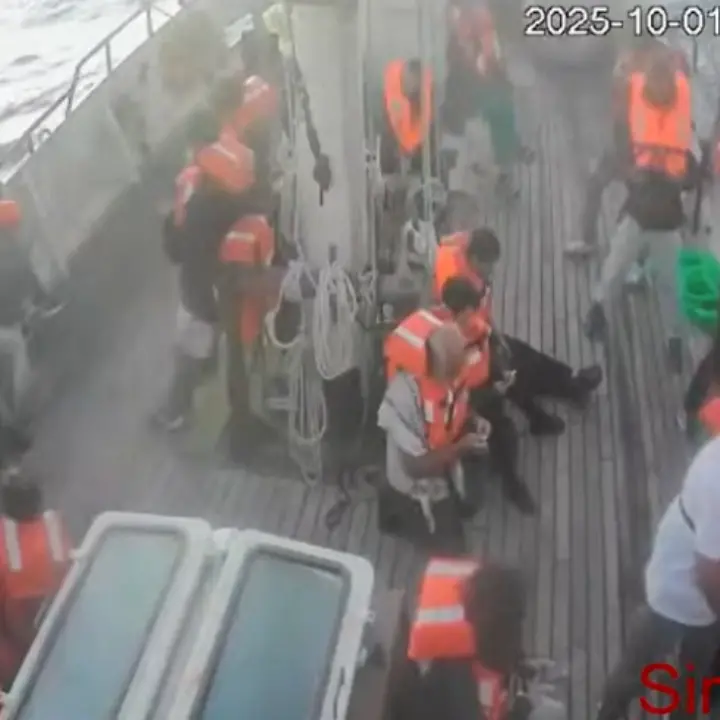 La Flotilla nella zona ad alto rischio, le barche in navigazione verso Gaza. Scuderi (Avs): «Arriva l’esercito israeliano»