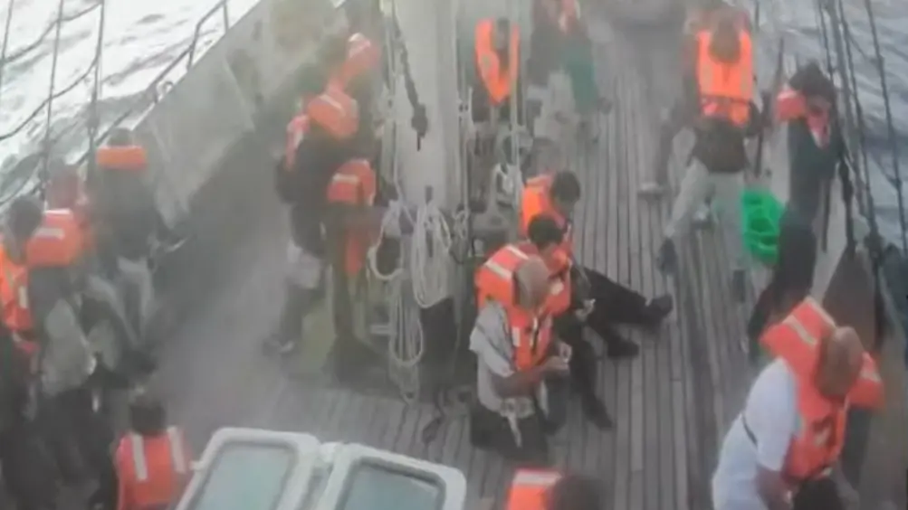 Attivisti a bordo delle imbarcazioni della Flotilla , Ansa