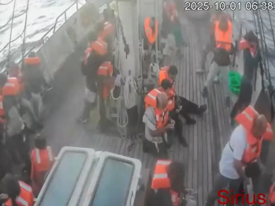 La Flotilla nella zona ad alto rischio, le barche in navigazione verso Gaza. Scuderi (Avs): «Arriva l’esercito israeliano»