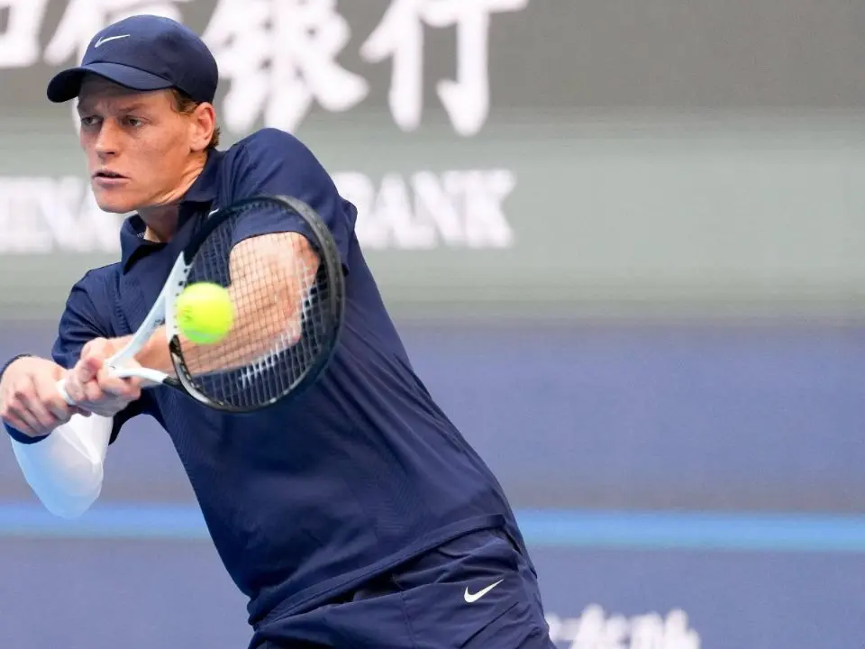 Tennis, Sinner torna sul trono di Pechino: battuto Tien in due set