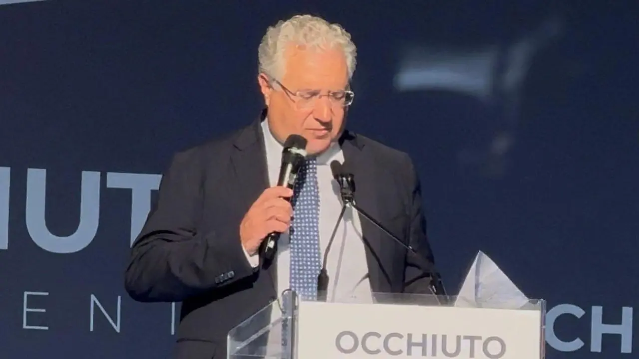 Il sindaco Mario Murone durante l\\'appuntamento elettorale a Lamezia Terme