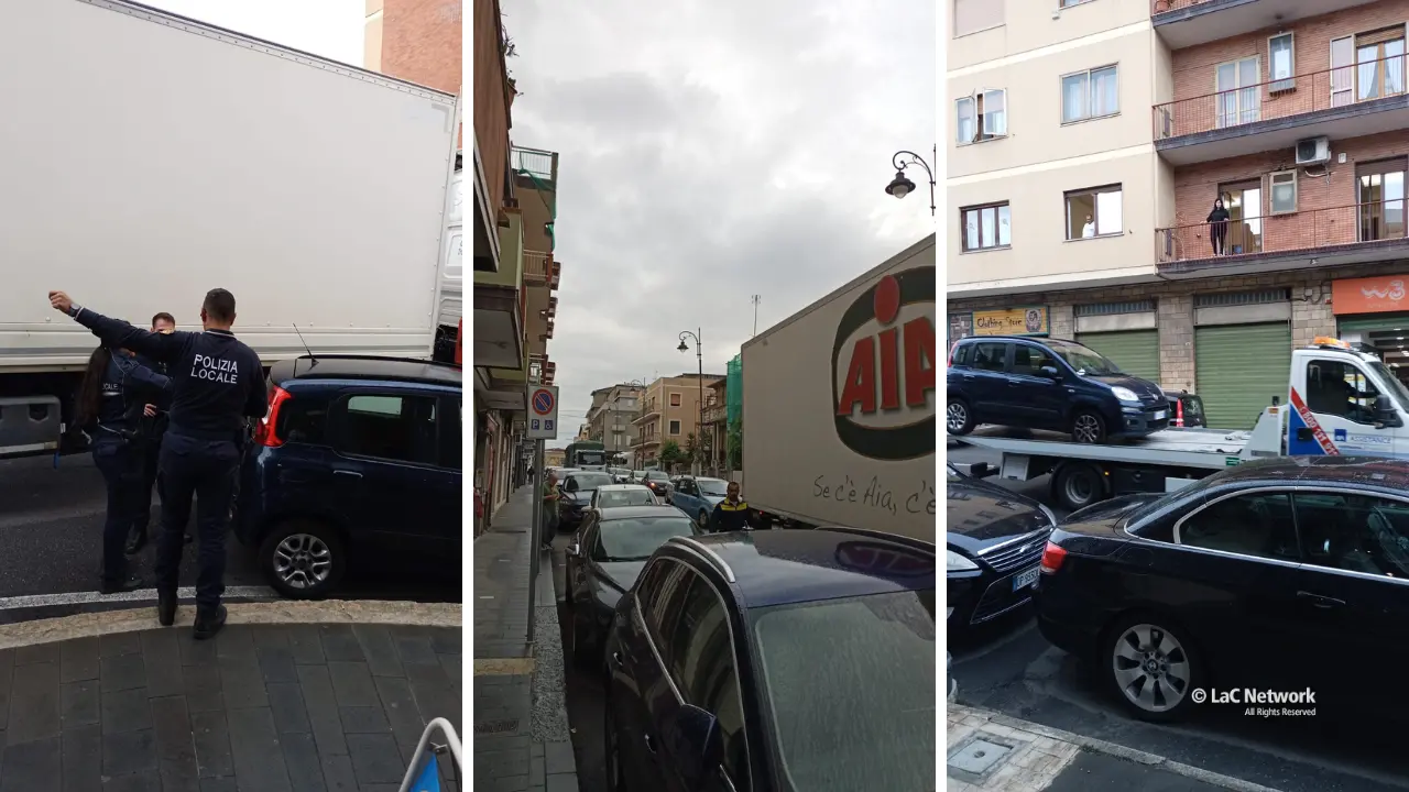 Vibo, auto in divieto di sosta paralizza il traffico in centro. E quando la portano via scatta l’applauso\n