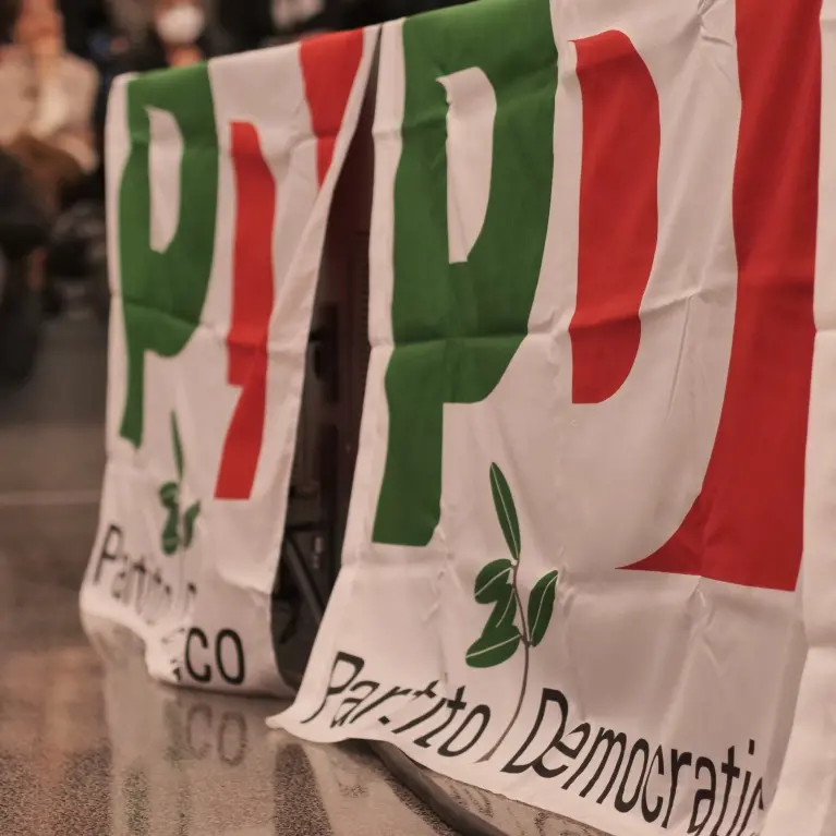 Sanità, il Pd contro la premier Meloni: «È venuta in Calabria a prendere in giro i cittadini»\n