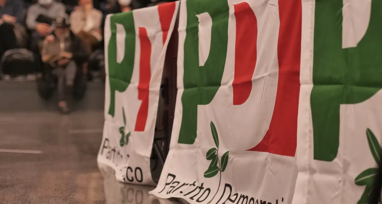 Sanità, il Pd contro la premier Meloni: «È venuta in Calabria a prendere in giro i cittadini»\n