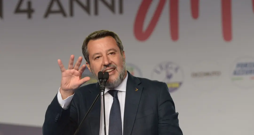 Infrastrutture, Salvini a Trebisacce: «Grazie al Ponte sullo Stretto, 106 e alta velocità fino a Reggio»\n