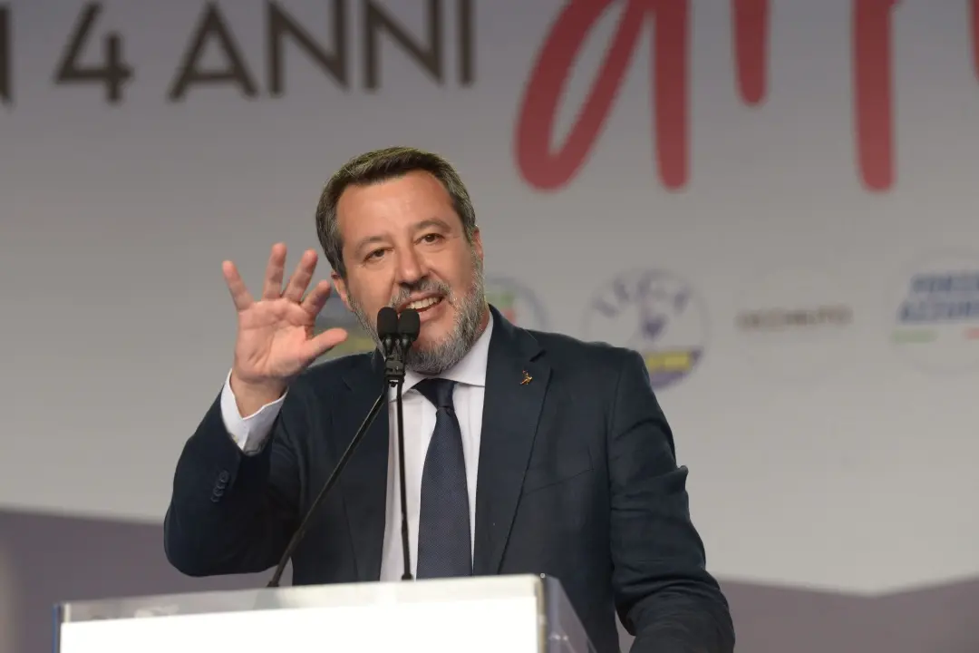 Infrastrutture, Salvini a Trebisacce: «Grazie al Ponte sullo Stretto, 106 e alta velocità fino a Reggio»\n