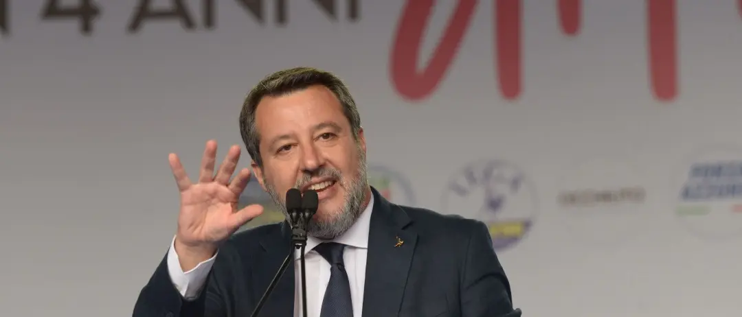 Infrastrutture, Salvini a Trebisacce: «Grazie al Ponte sullo Stretto, 106 e alta velocità fino a Reggio»\n
