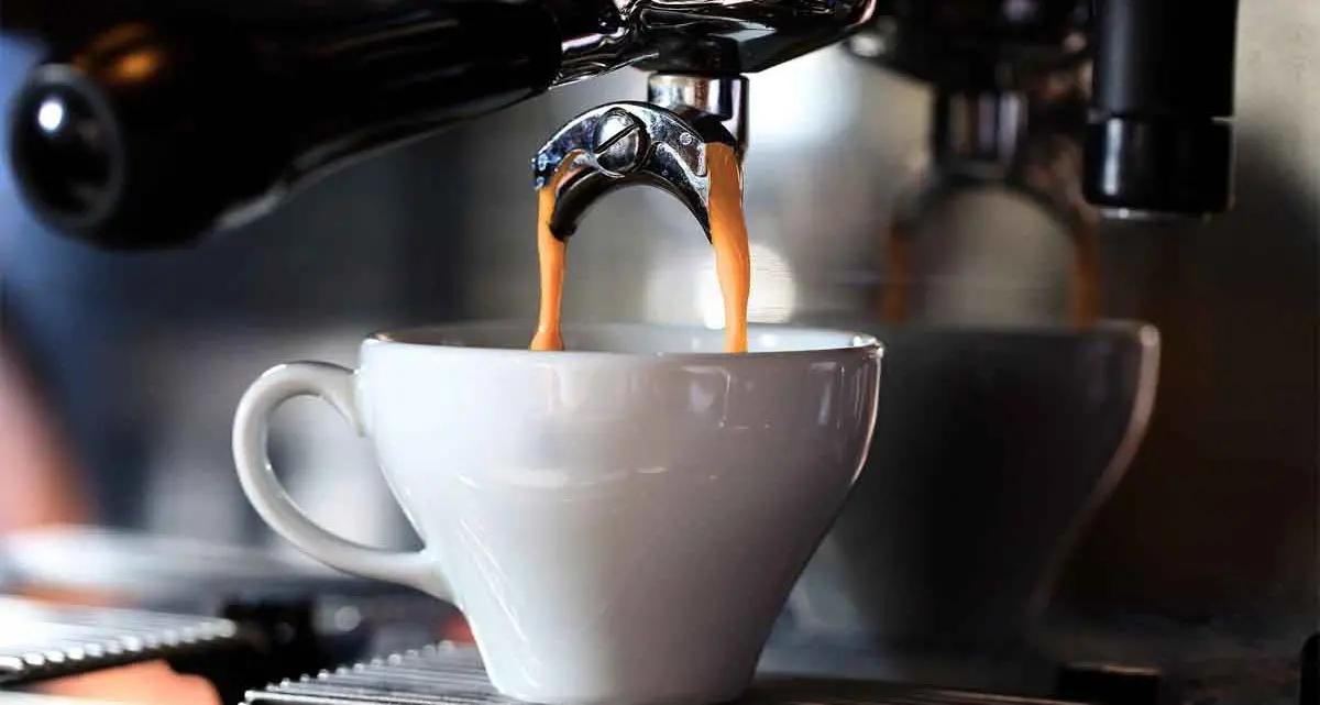 Prendere il caffè al bar diventerà\u00A0quasi un lusso, aumenti del 20% in 4 anni: Catanzaro la provincia più economica\n