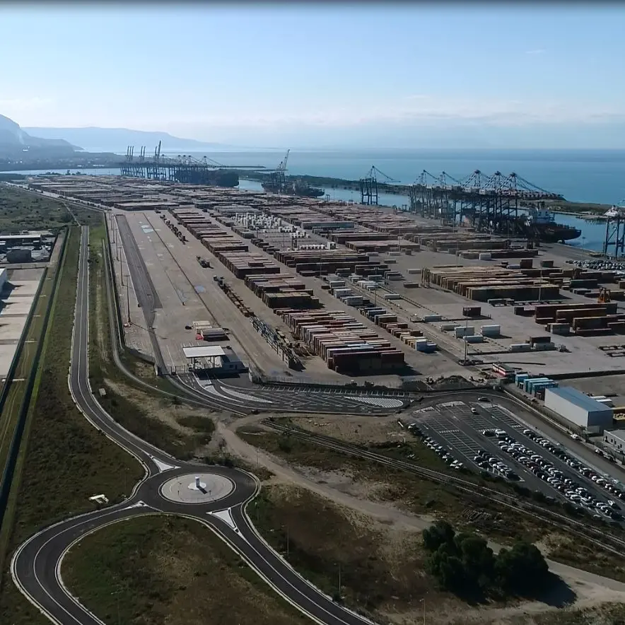 Gioia Tauro, tracciato il percorso per definire l'accordo tra autorità portuale e Corap