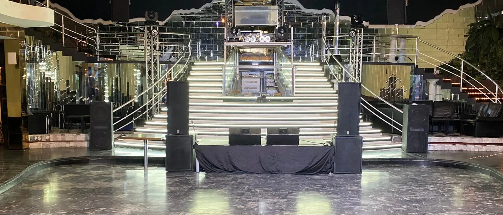 Coronavirus, la proposta di Sorgonà: «Fare i vaccini in discoteca»