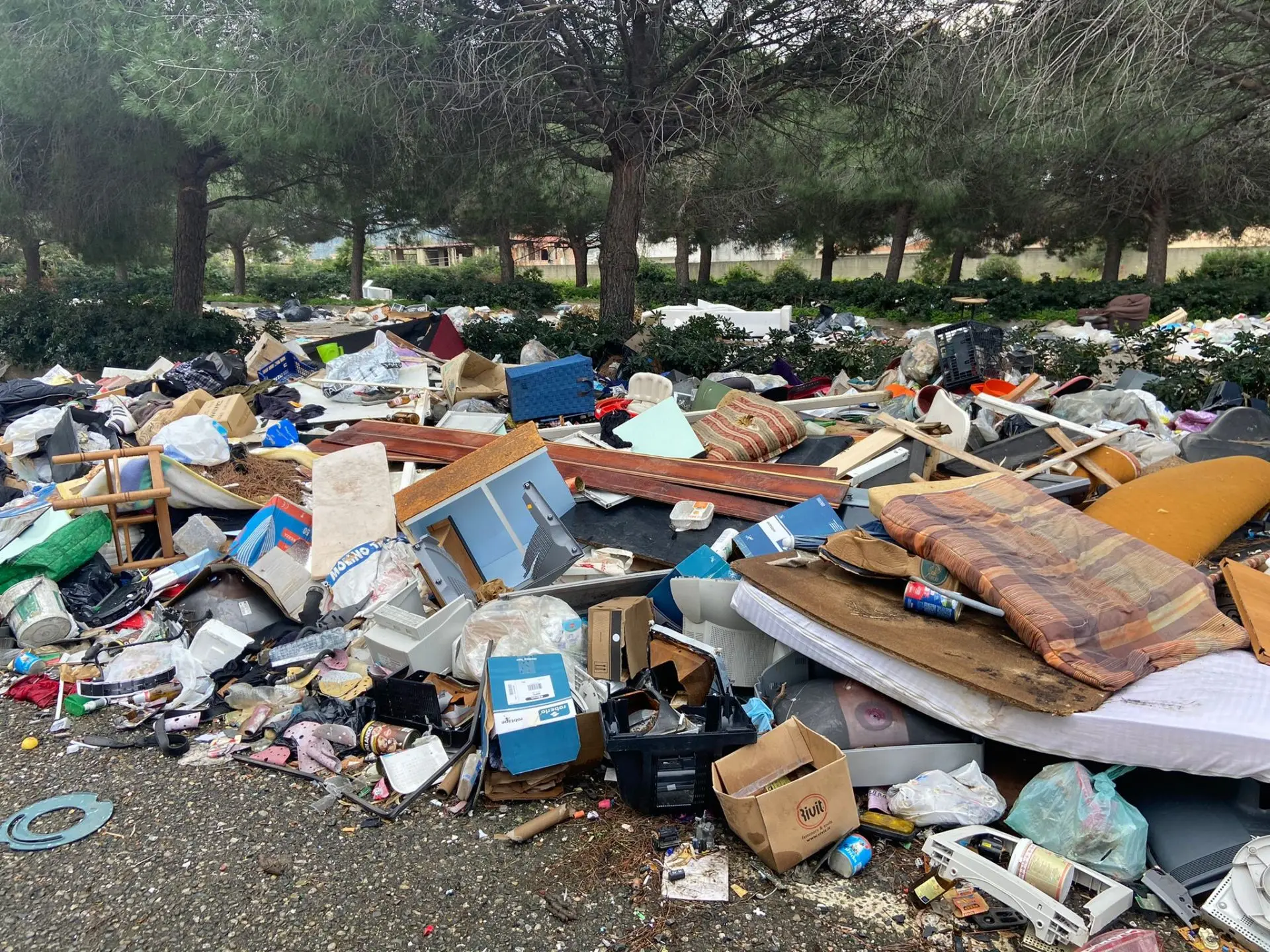 Condera, Camera: «Cimitero all'incuria e al degrado. Intervenire subito»