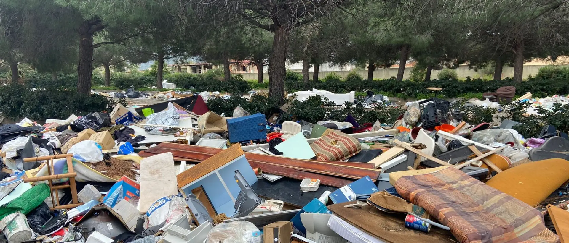 Condera, Camera: «Cimitero all'incuria e al degrado. Intervenire subito»