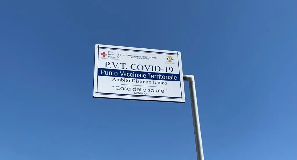 Vaccini a Siderno, prenotazioni in tilt. L'Asp corre ai ripari