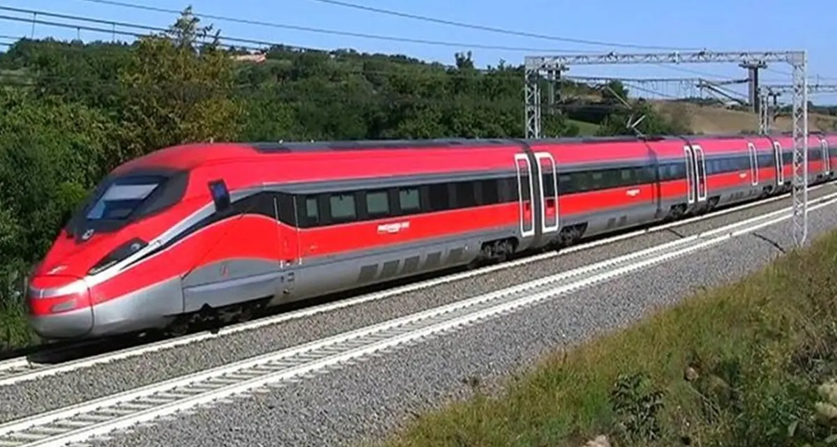 Capotreno ucciso a coltellate alla stazione di Bologna\n