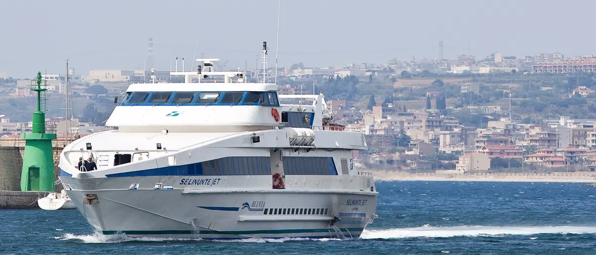 Trasporto nello Stretto, vertenza Blu Jet: riparte il dialogo tra Rfi e sindacati