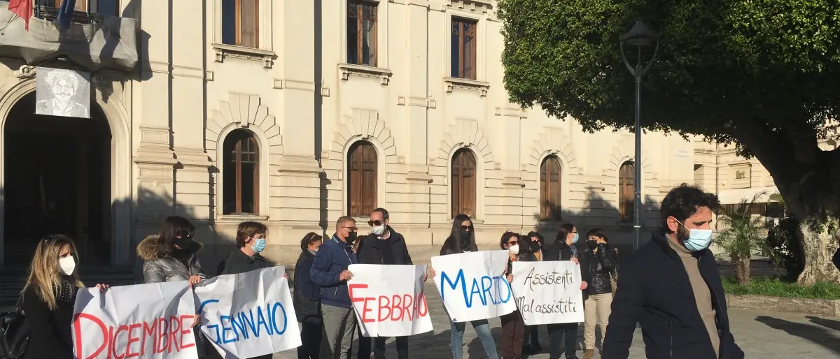 Reggio, La Strada: «Ancora ritardi nei pagamenti agli assistenti educativi»