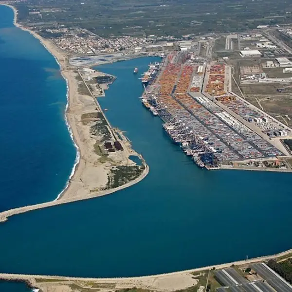 Gioia Tauro, evasione IMU da oltre 100mila euro scoperta dalla Guardia di Finanza: irregolarità su area demaniale in concessione