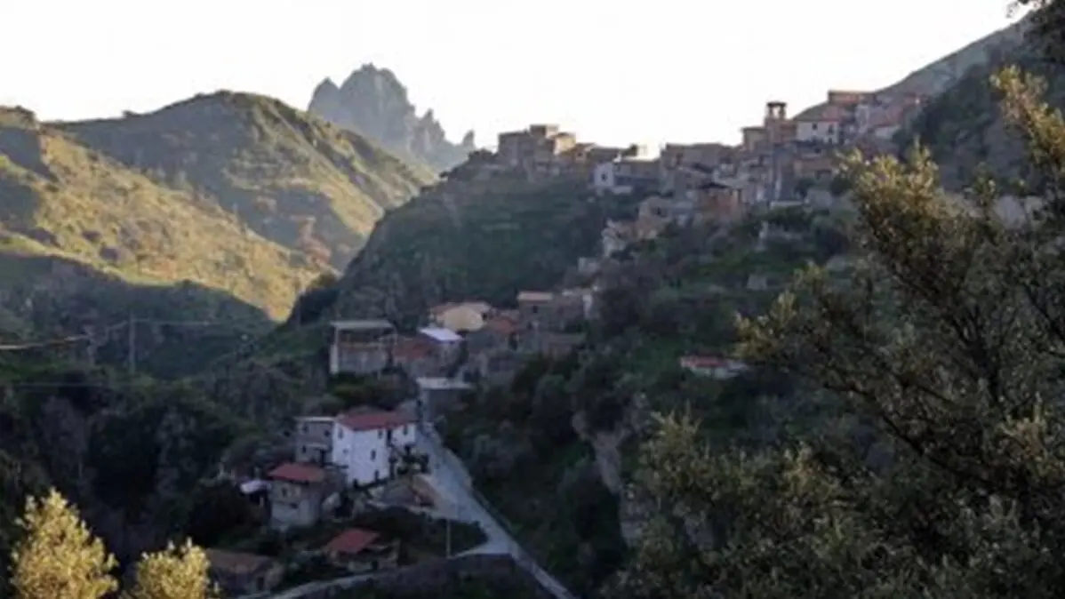 Montebello Ionico, crisi di programmazione e mancanza di visione: consiglieri comunali chiedono le dimissioni del sindaco