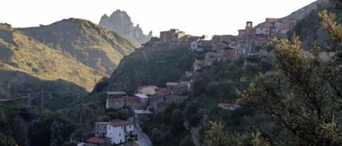 Montebello Ionico, crisi di programmazione e mancanza di visione: consiglieri comunali chiedono le dimissioni del sindaco