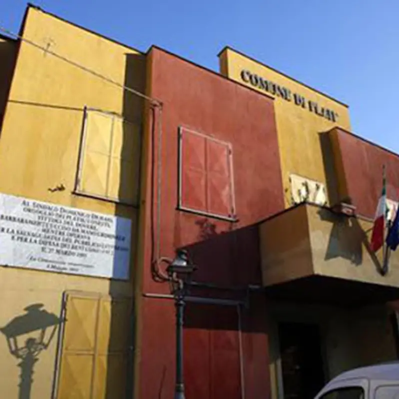 Platì, ignoti vandalizzano diversi locali della scuola media: la denuncia del sindaco Sergi