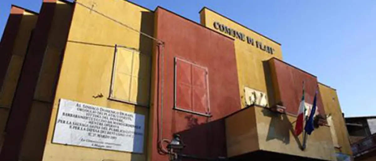 Platì, ignoti vandalizzano diversi locali della scuola media: la denuncia del sindaco Sergi