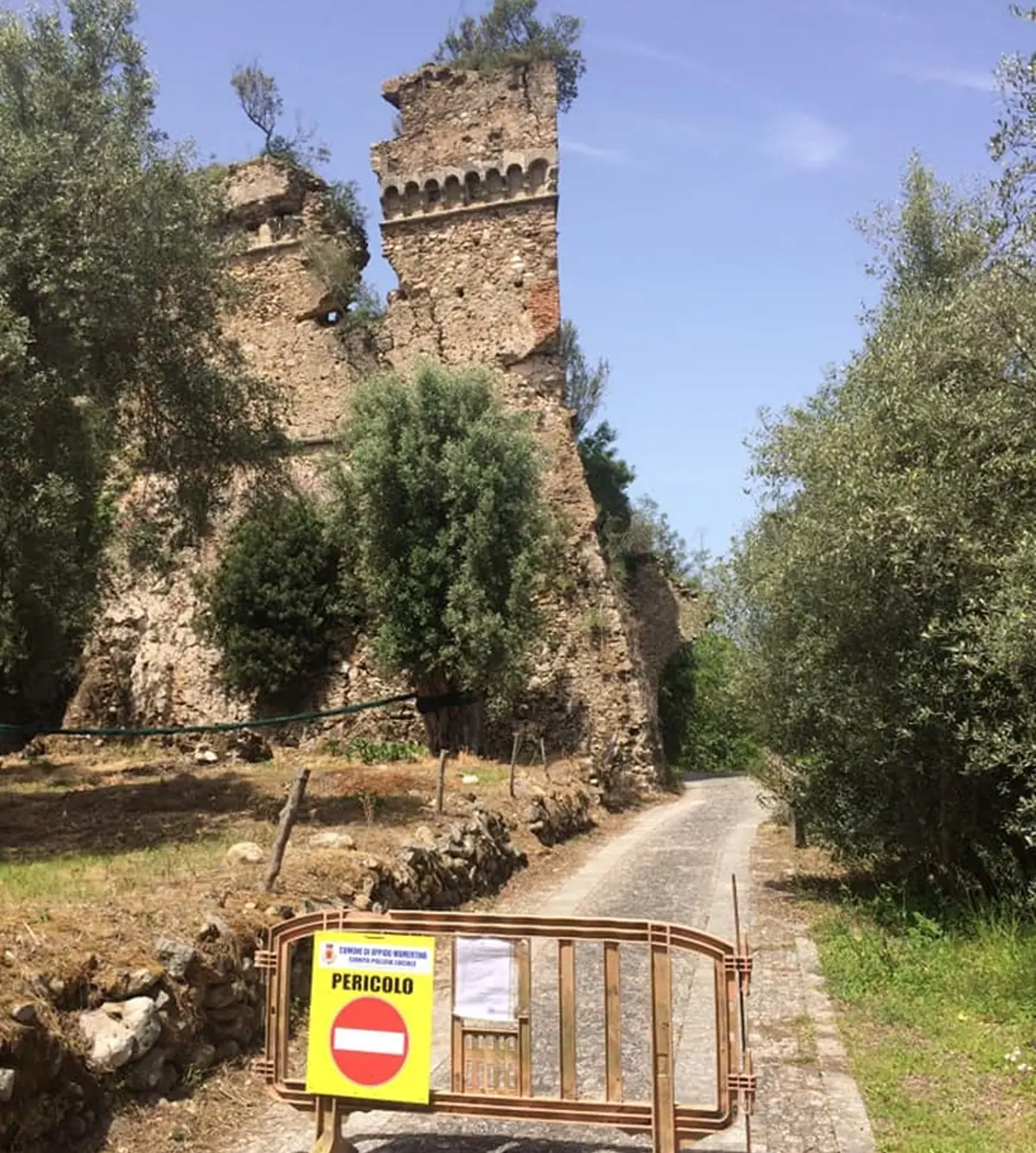 Rischia di crollare il castello di Oppido Antica. Il sindaco corre ai ripari