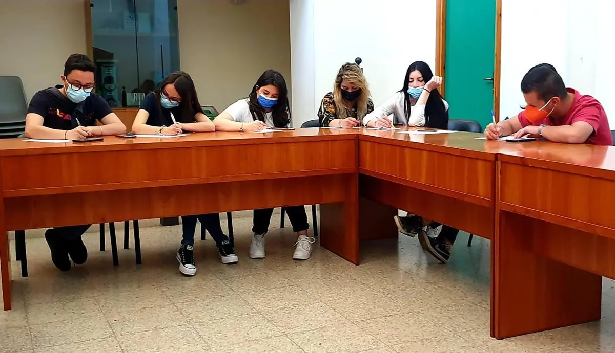 Molochio, i volontari del Servizio civile a lezione di raccolta differenziata