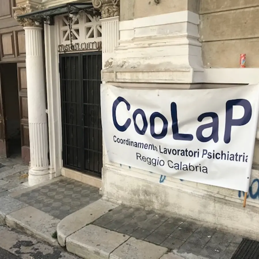Reggio, i lavoratori della Psichiatria denunciano l'indifferenza delle istituzioni: «Ricoveri bloccati da otto anni»