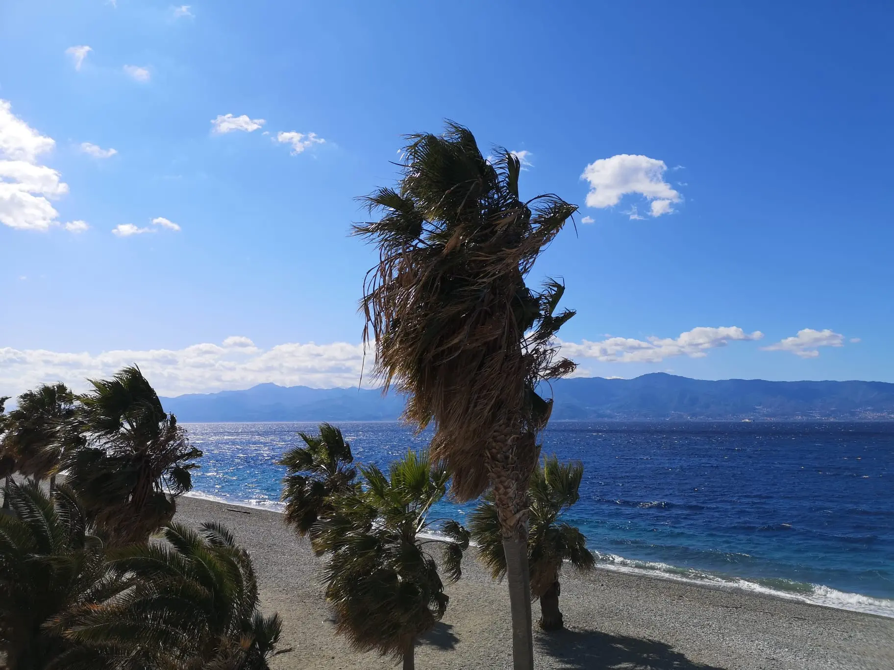 SGUARDO BLU AL CIELO