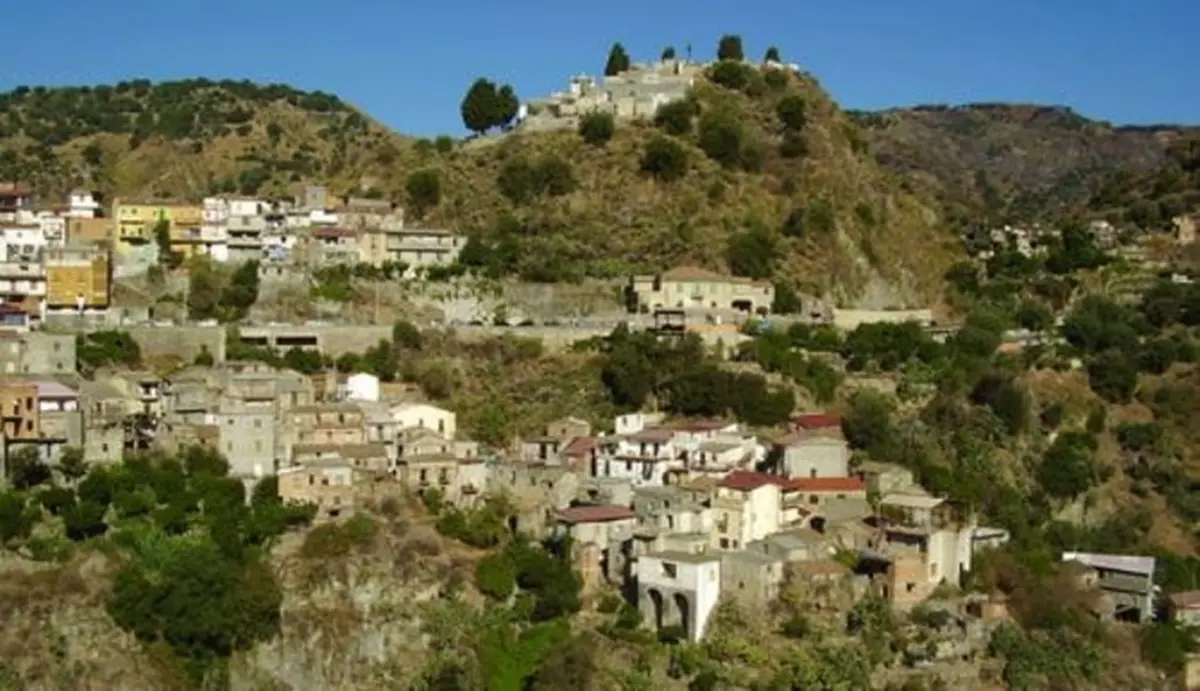 Comune di Montebello Jonico, Maria Romeo lascia la maggioranza e denuncia il «dispotismo del sindaco in carica»