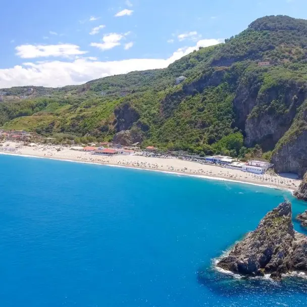 Report spiagge 2023, Legambiente mappa per la prima volta gli eventi meteo estremi nei comuni costieri