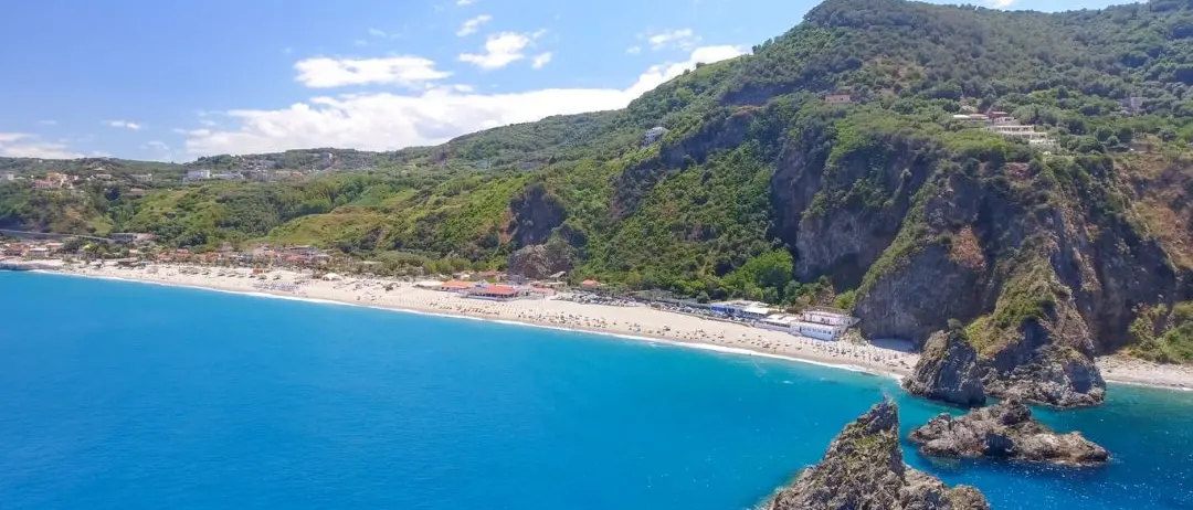 Report spiagge 2023, Legambiente mappa per la prima volta gli eventi meteo estremi nei comuni costieri