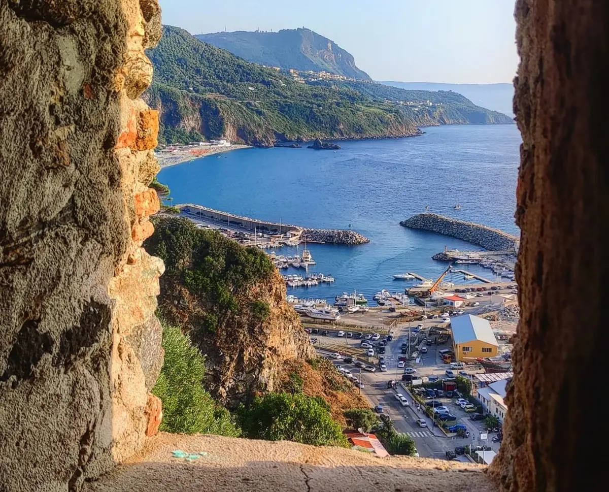 IL SOLE ALLE FINESTRE
