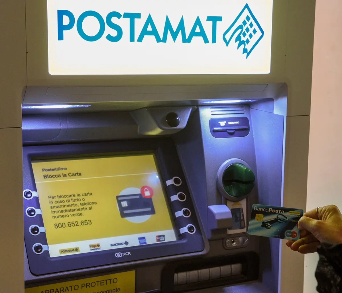 Locri, Postamat fuori servizio: disagi per gli utenti