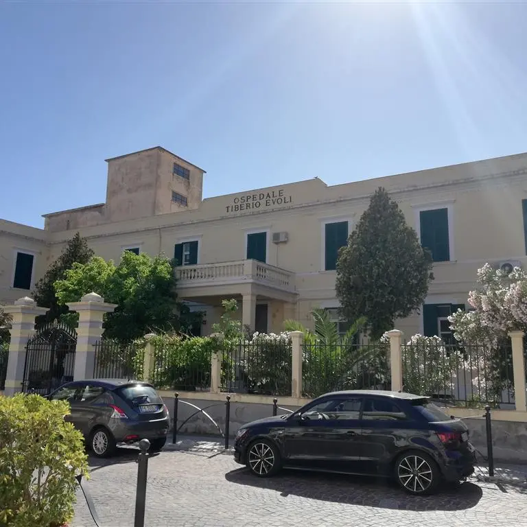 Paura all'alba in Calabria per uno dei terremoti più forti degli ultimi decenni, scossa avvertita fino a Malta. Verifiche strutturali anche al “Tiberio Evoli”