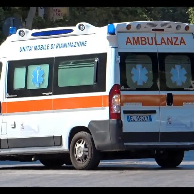 Vibo, ambulanza della Misericordia si ribalta ed esce fuori strada: cinque feriti