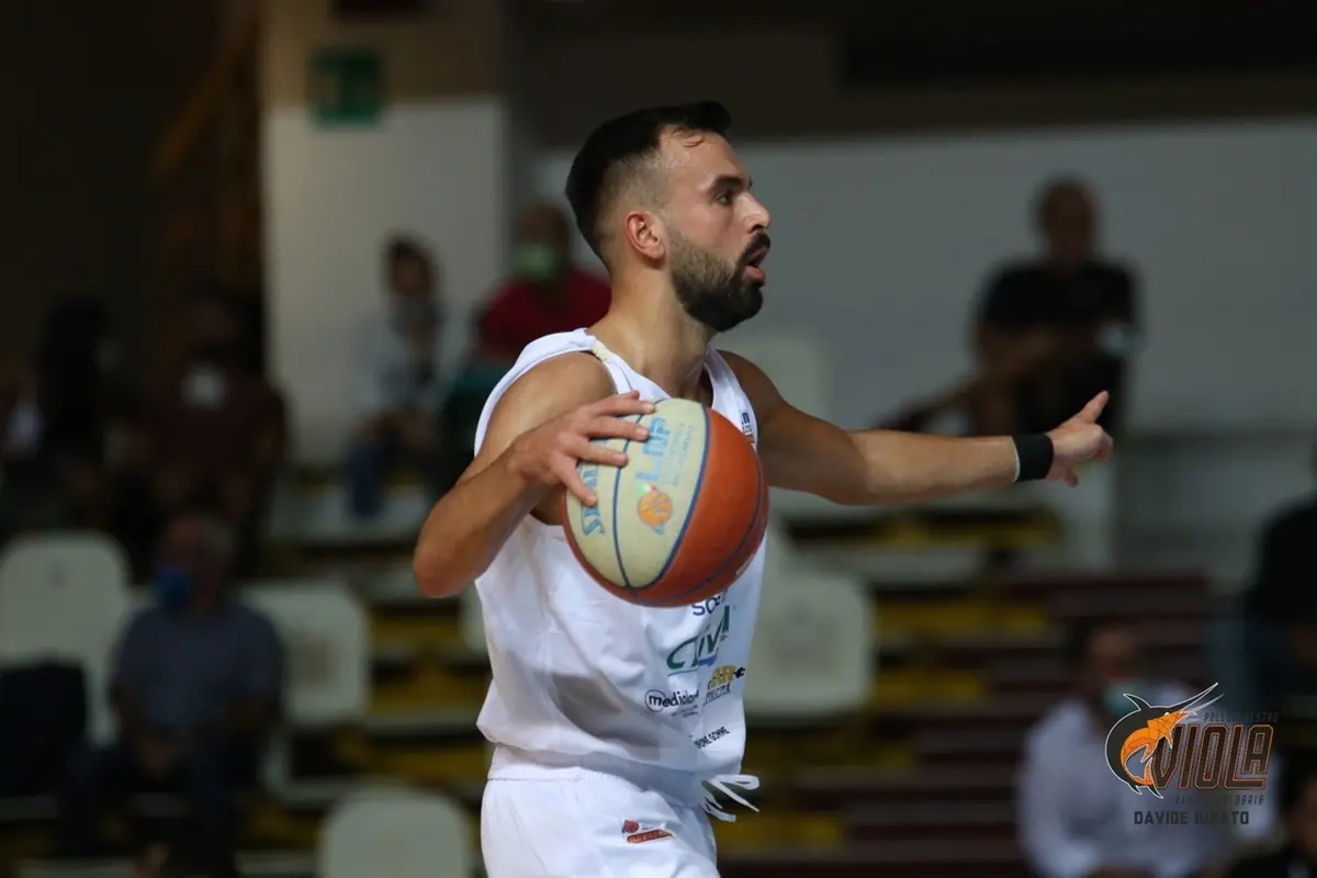 Basket, la Viola Reggio corre ai ripari: c'è il ritorno di Amar Balic